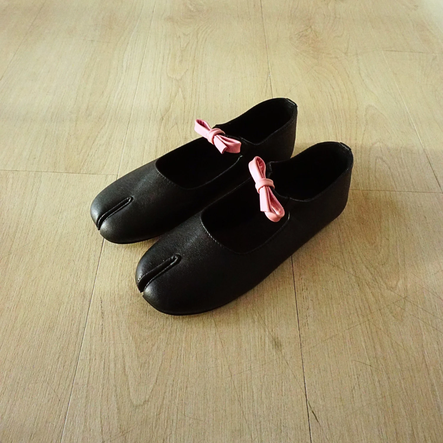 Chou Tabi Flat (Genuine Leather) - Image 2