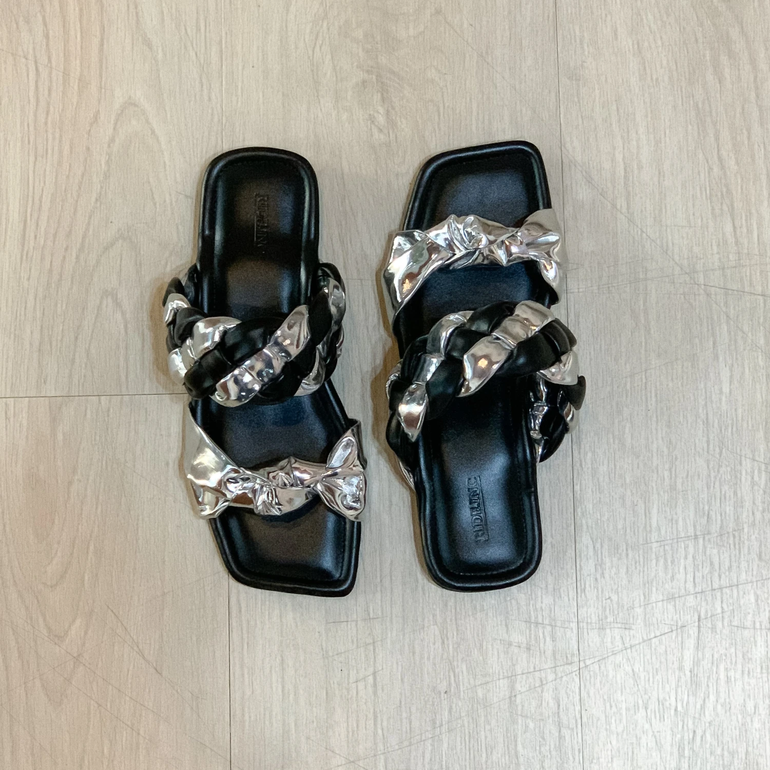 Ebe Slippers - Image 15